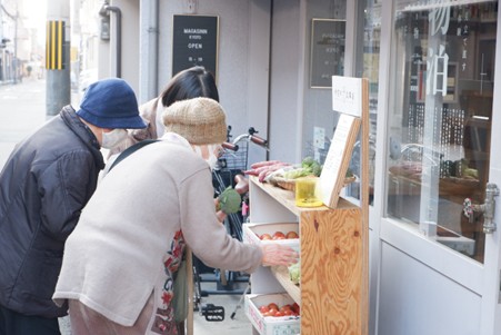 廃棄されるモノに価値を。<br />
地域の課題を解決して、小さい経済を生み出す「マガザンキョウト」
