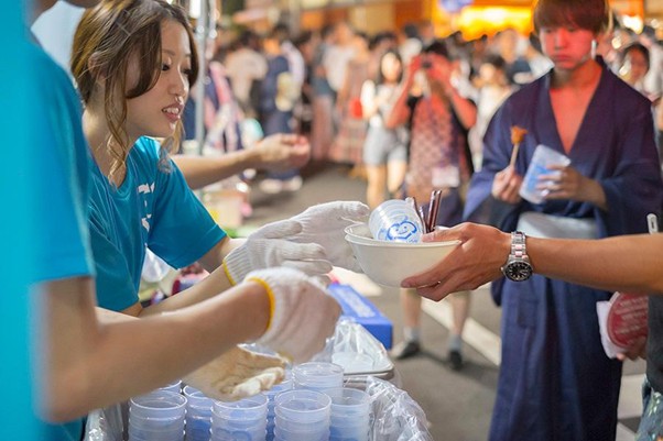 ごみ“まで”買わない世の中を。<br />
お祭りからリユース食器を広げる「ecotone」